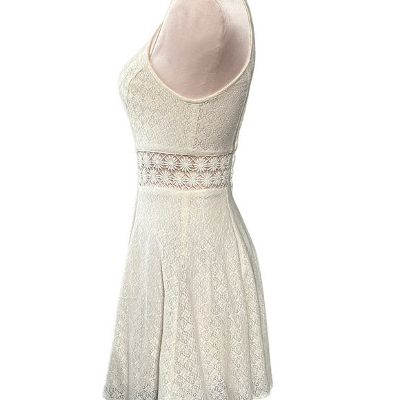 Free People ivory dress in size 0. See through design on waist. - Picture 7 of 12